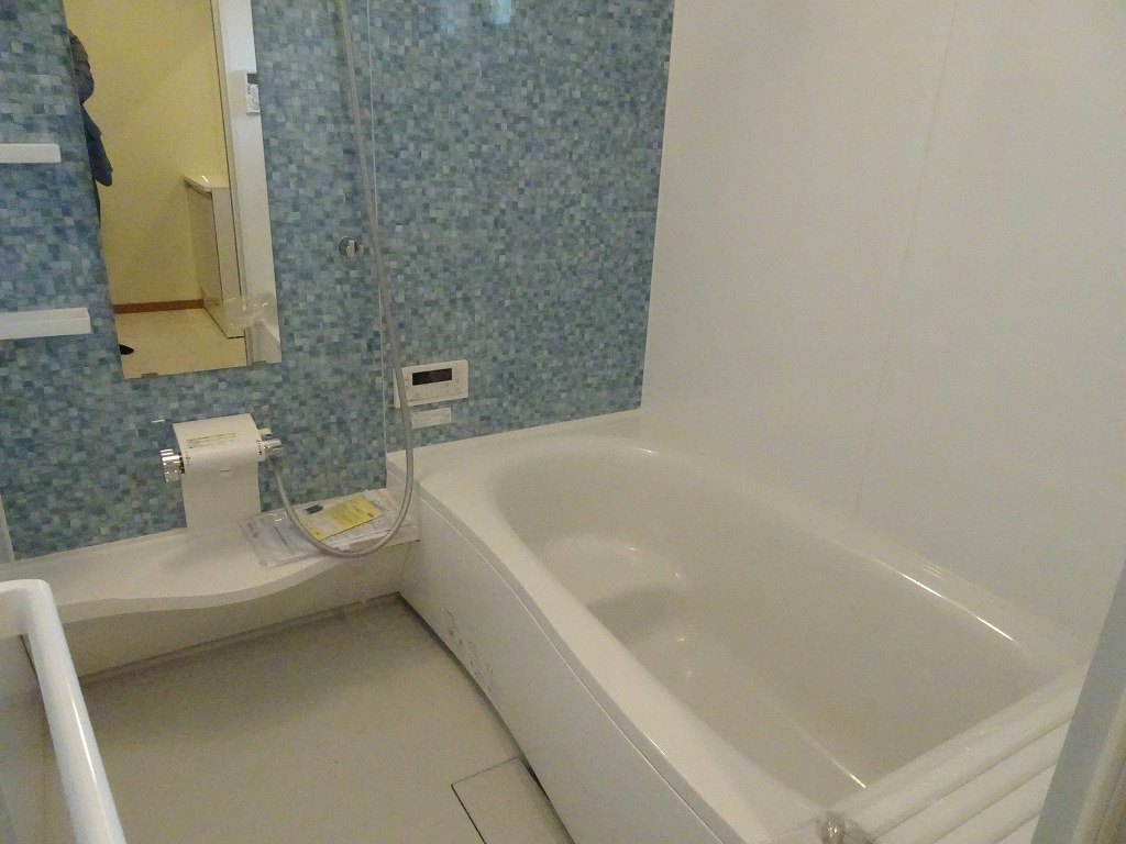 浴室乾燥暖房機能付きのゆったり浴室