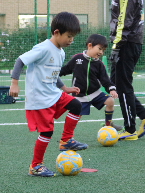 大田区で活動しているサッカークラブ ライズサッカースクール千鳥町には 大勢の小学生が通っています