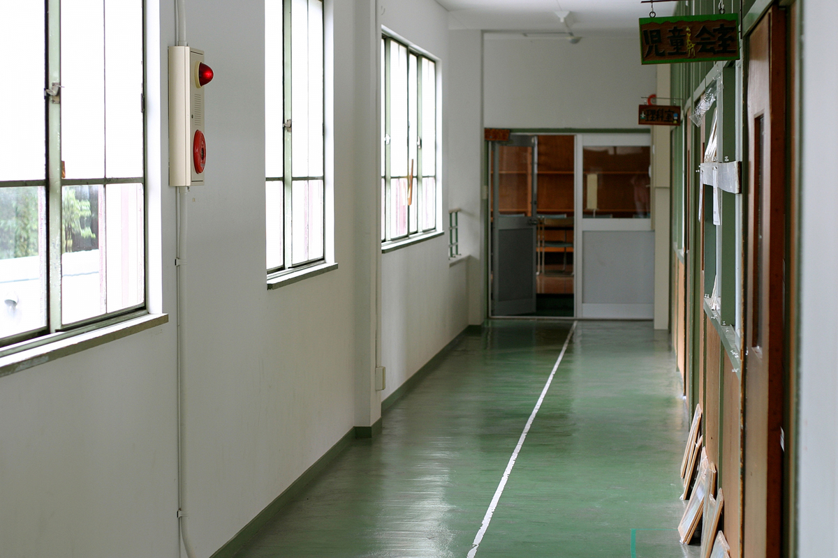 東京近郊 幼稚園 学校 施設におすすめ 飛散防止 安全対策 防犯には窓ガラスフィルム